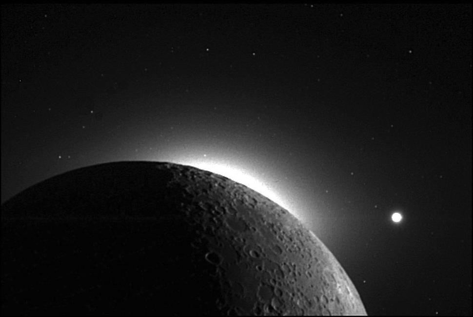 lunar horizon glow clementine
