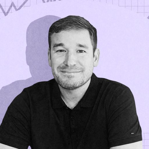 A man in a dark polo shirt sits and smiles in front of a background with graph lines and stock charts, evoking the analytical style of Buffett and Munger.